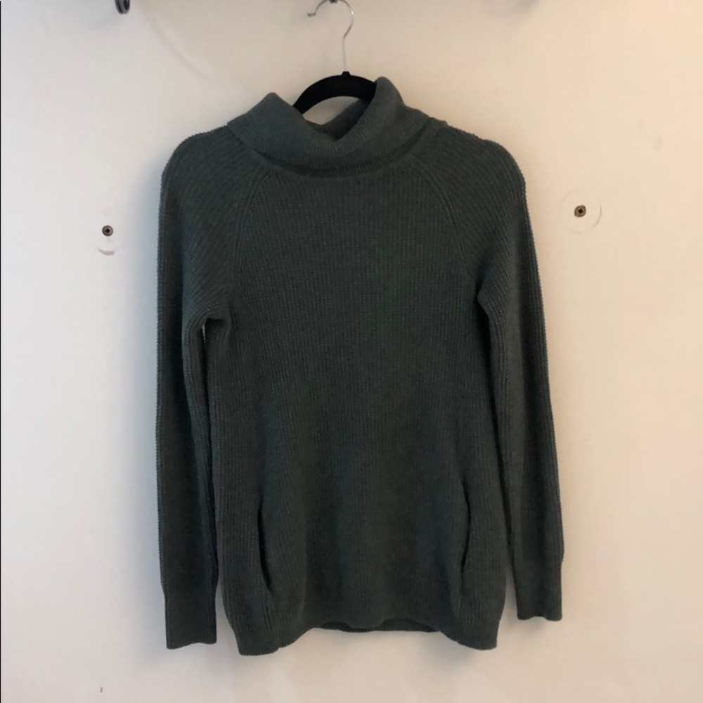 Turtle neck sweater